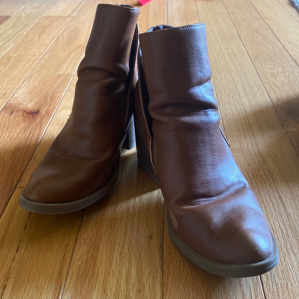 APT 9 Brown Pointed Toe Lift Booties